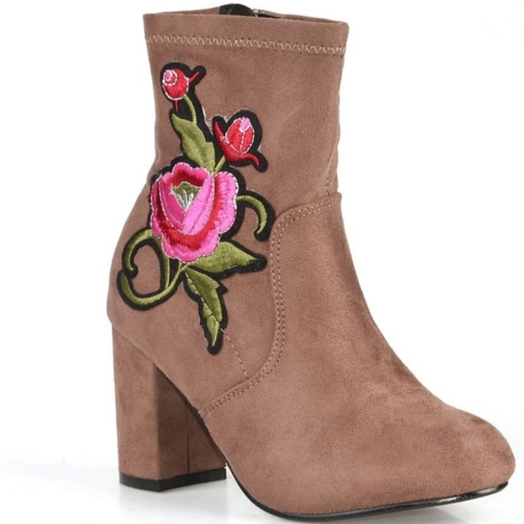 Women's Rose Detailed Ankle Suede Faux Fur Booties - Picture 2 of 8